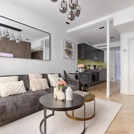 Stylish 2 Bedroom Near Montmartre Sacré Cœur Parigi